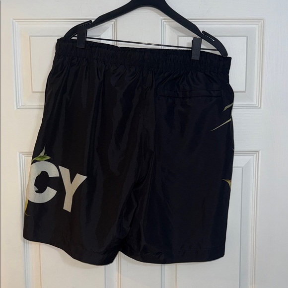 Givenchy shorts - Picture 3 of 3